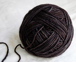 https://upload.wikimedia.org/wikipedia/commons/thumb/9/9f/yarn_ball.jpg/250px-yarn_ball.jpg