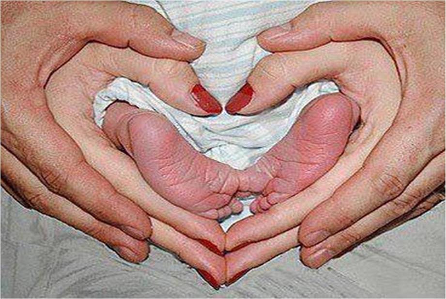 http://www.fantastikresimler.net/wp-content/uploads/2012/04/bebek-ayagi-anne-ve-baba-eli-kalpli-sevgi.jpg
